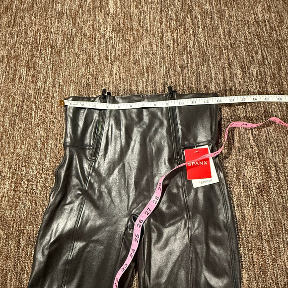 SPANX Women’s Black Faux Leather Hip Zip Leggings M New $128 - Picture 11 of 14